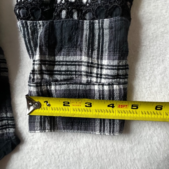 Democracy Women's Rare Medium Plaid Button Down Shirt Crochet Lace Embroidery - Picture 14 of 14